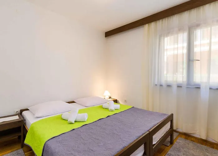 Apartman Three-bedroom 8 *