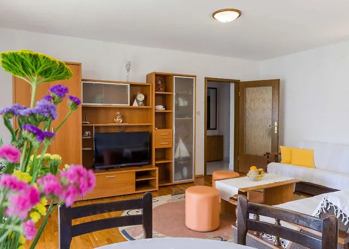 Three-bedroom 8 Apartman