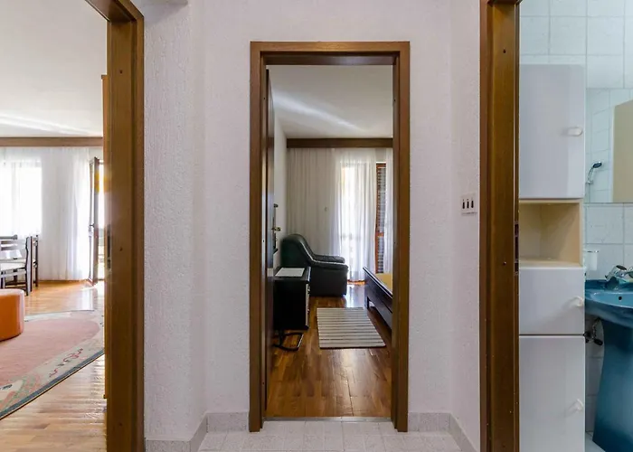 Apartman Three-bedroom 8 *