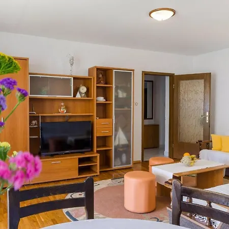 Three-bedroom 8 Apartment