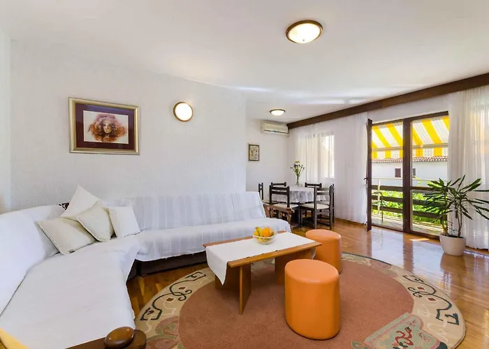 Three-bedroom 8 Apartamento
